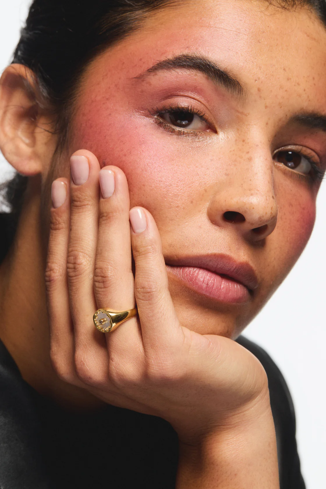 Golden Ring with Mother of Pearl White Flower - Image 3