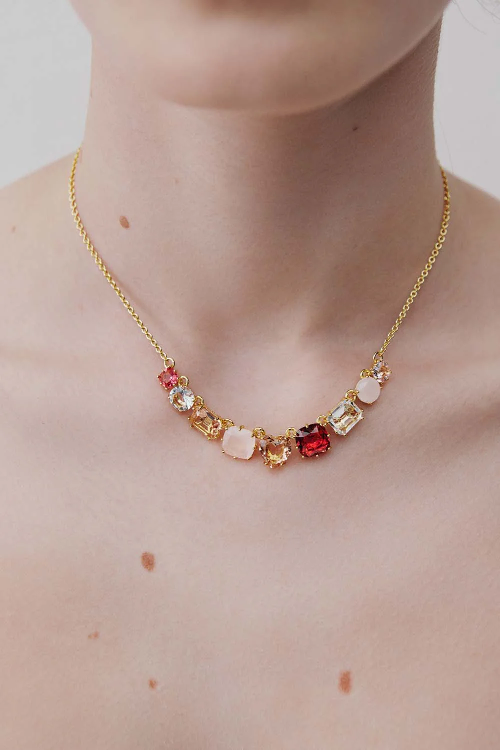 Gradient Pink Diamantine Fine Necklace with 9 Stones - Image 4