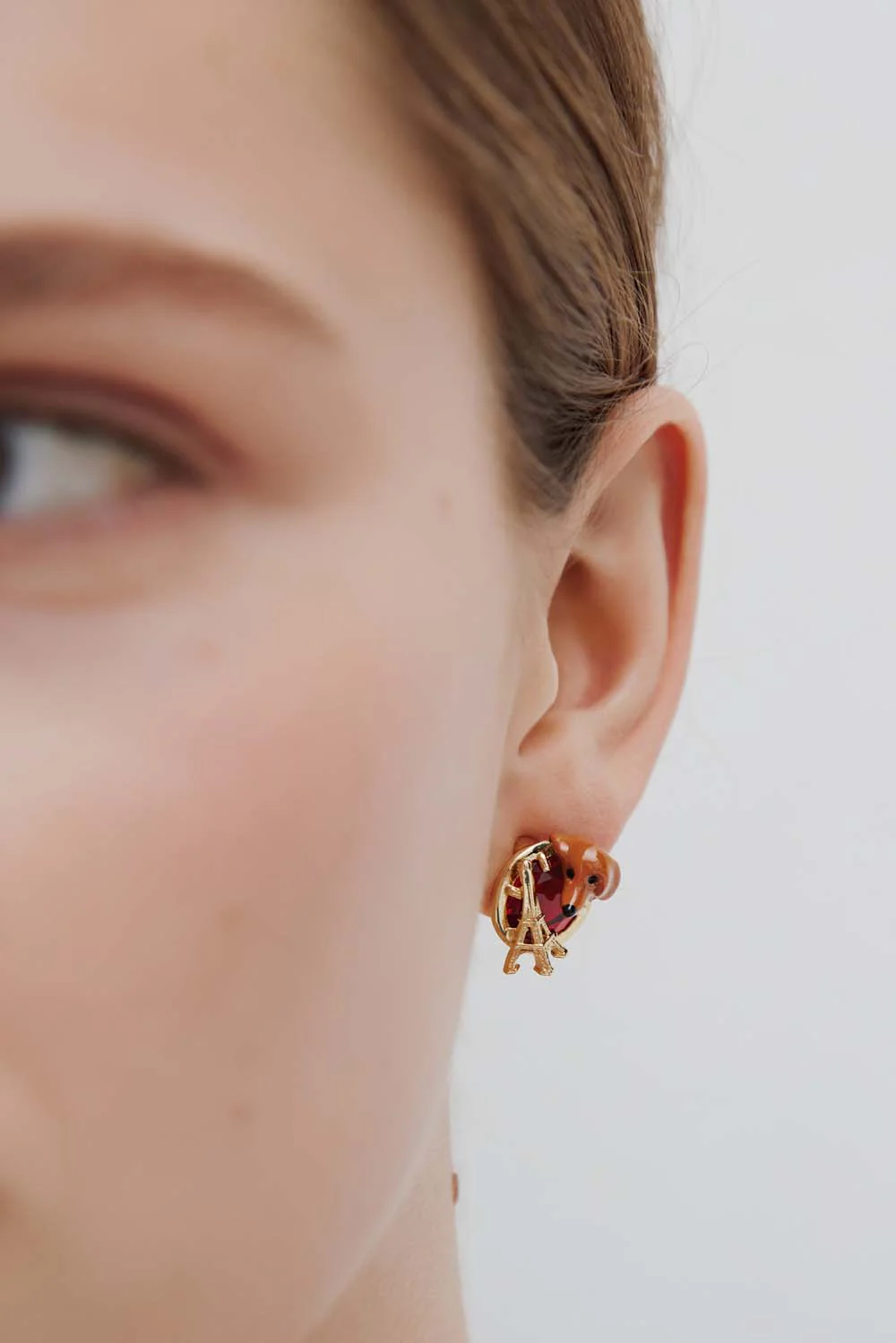 Les Néréides Loves Animals - Dachshund Post Earrings with Eiffel Tower and Garnet Red Stone - Image 3