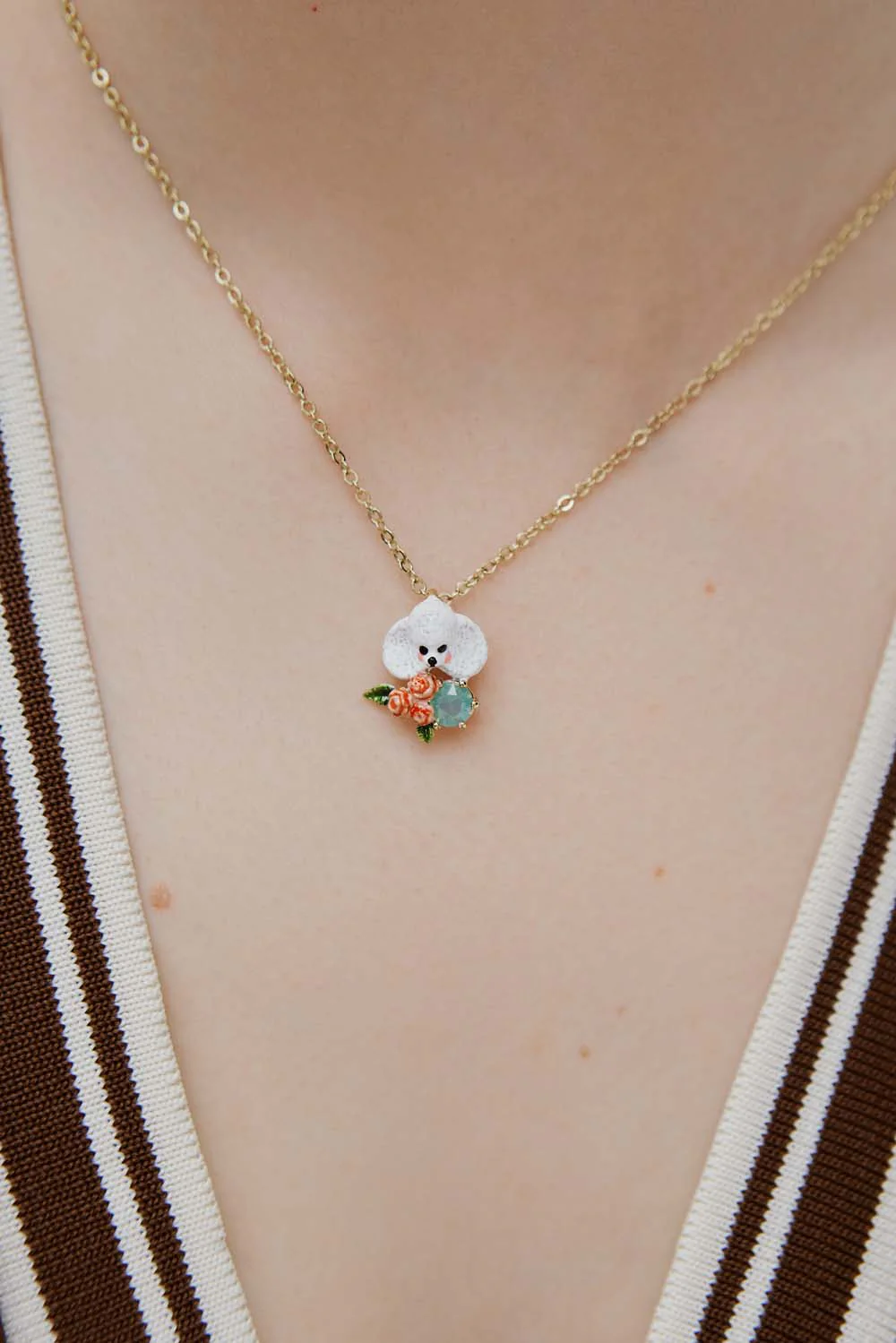 Les Néréides Loves Animals - Poodle Pendant Necklace with Pink Roses and a Blue Stone - Image 4