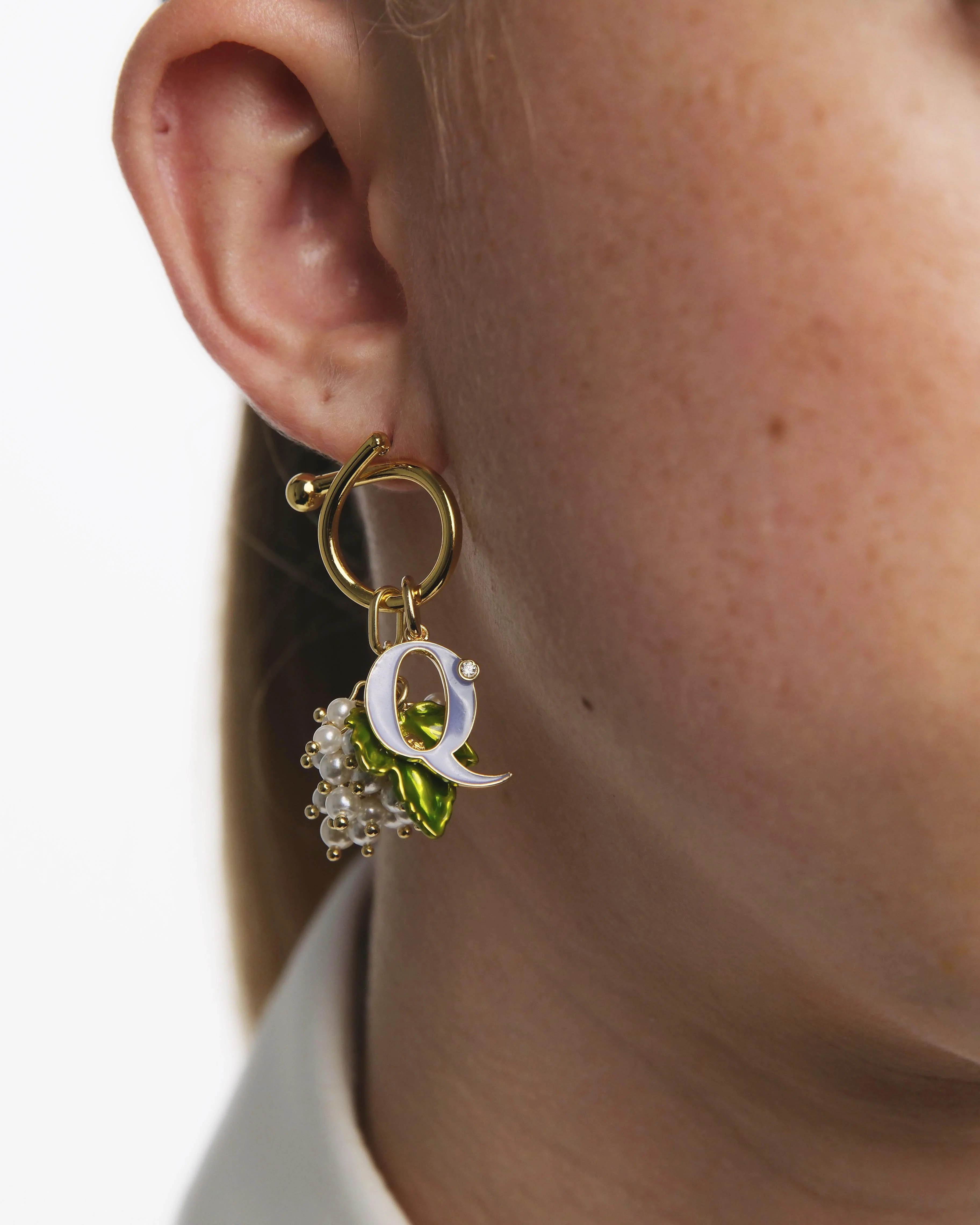 Letter Q Pendant Necklace - Image 4