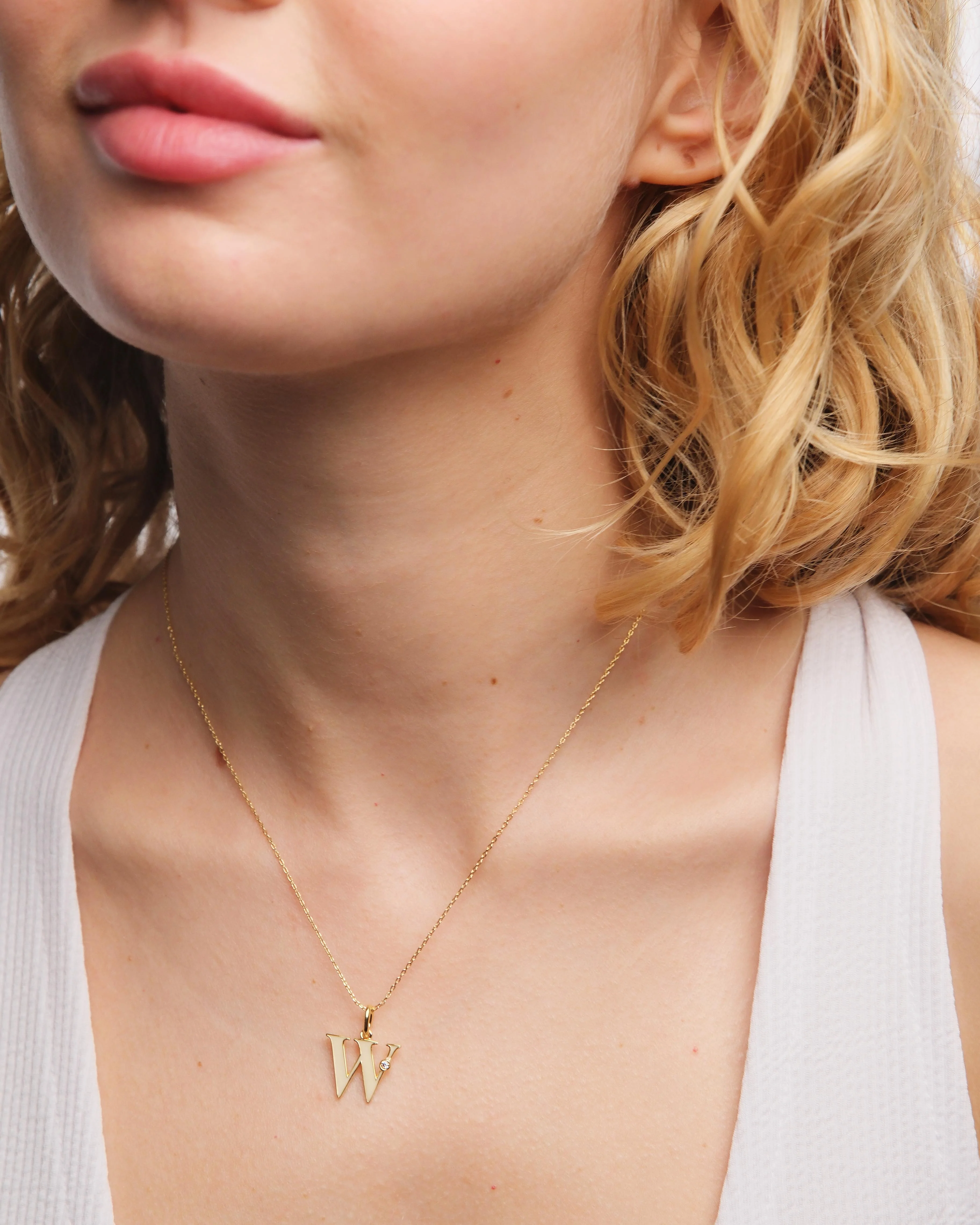 Letter W Pendant Necklace - Image 4