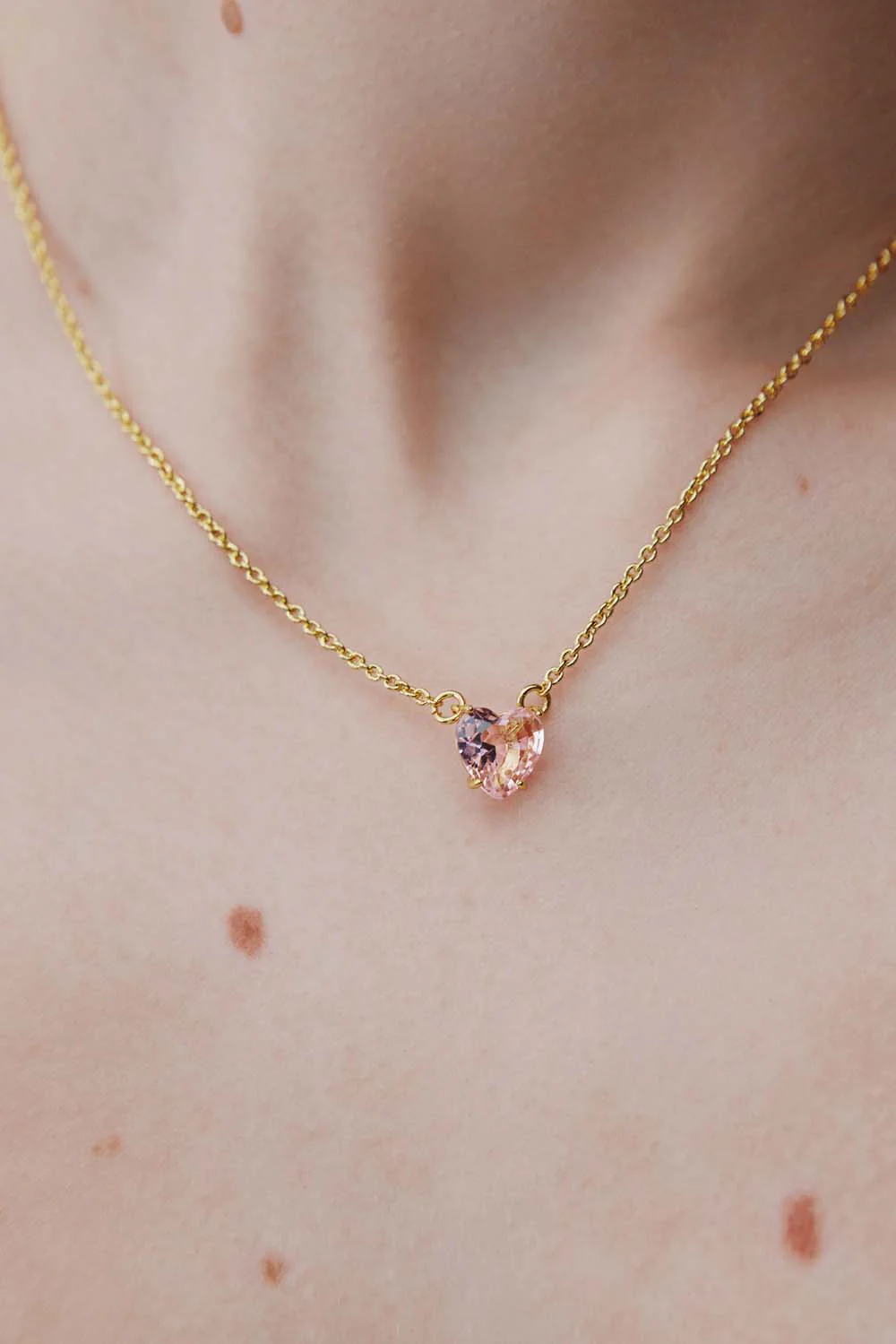 Light Pink Diamantine Fine Necklace with Heart-Shaped Stone - Image 4
