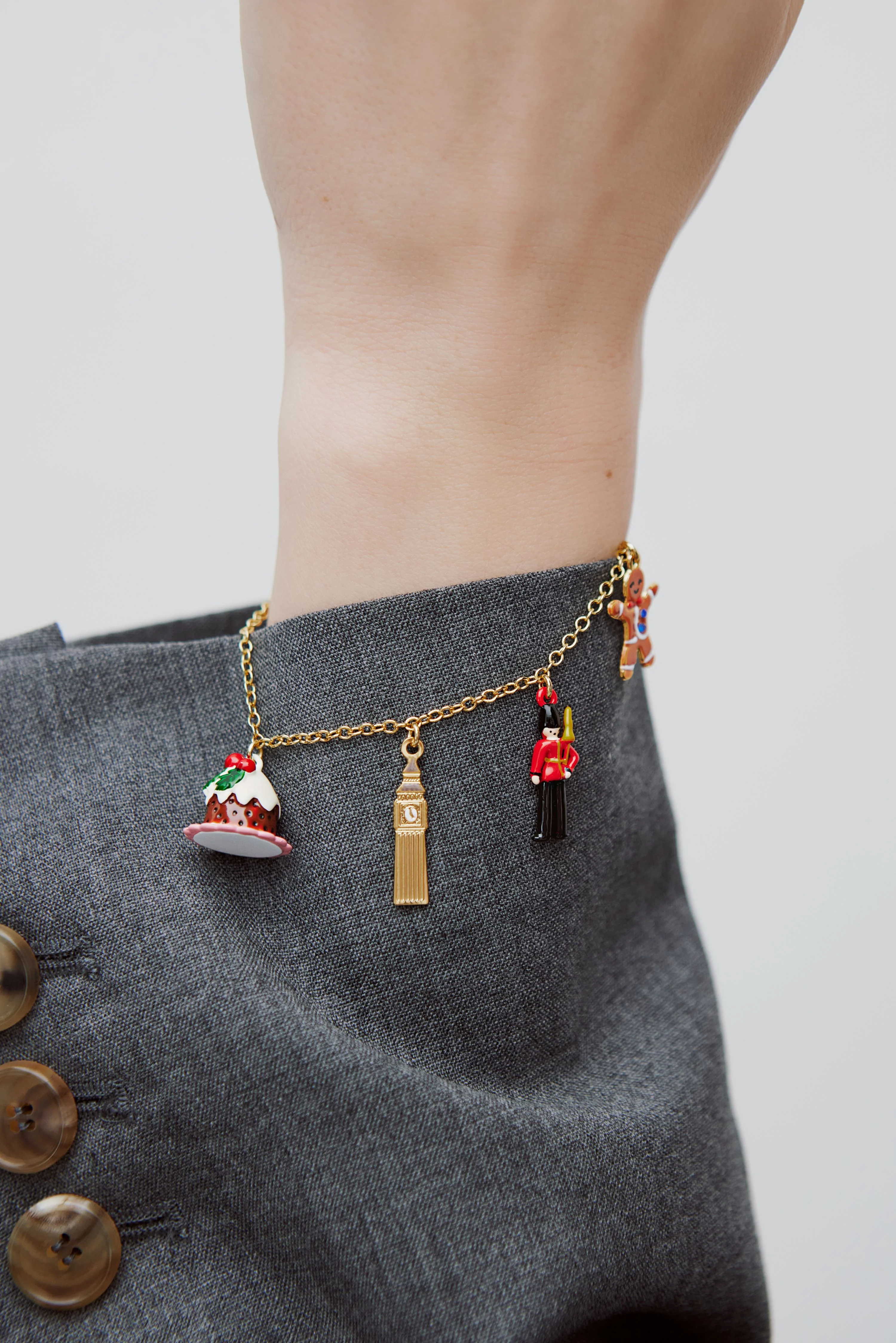 N2 Christmas Pudding, Big Ben, King's Guard and Gingerbread Charm Bracelet - Image 3