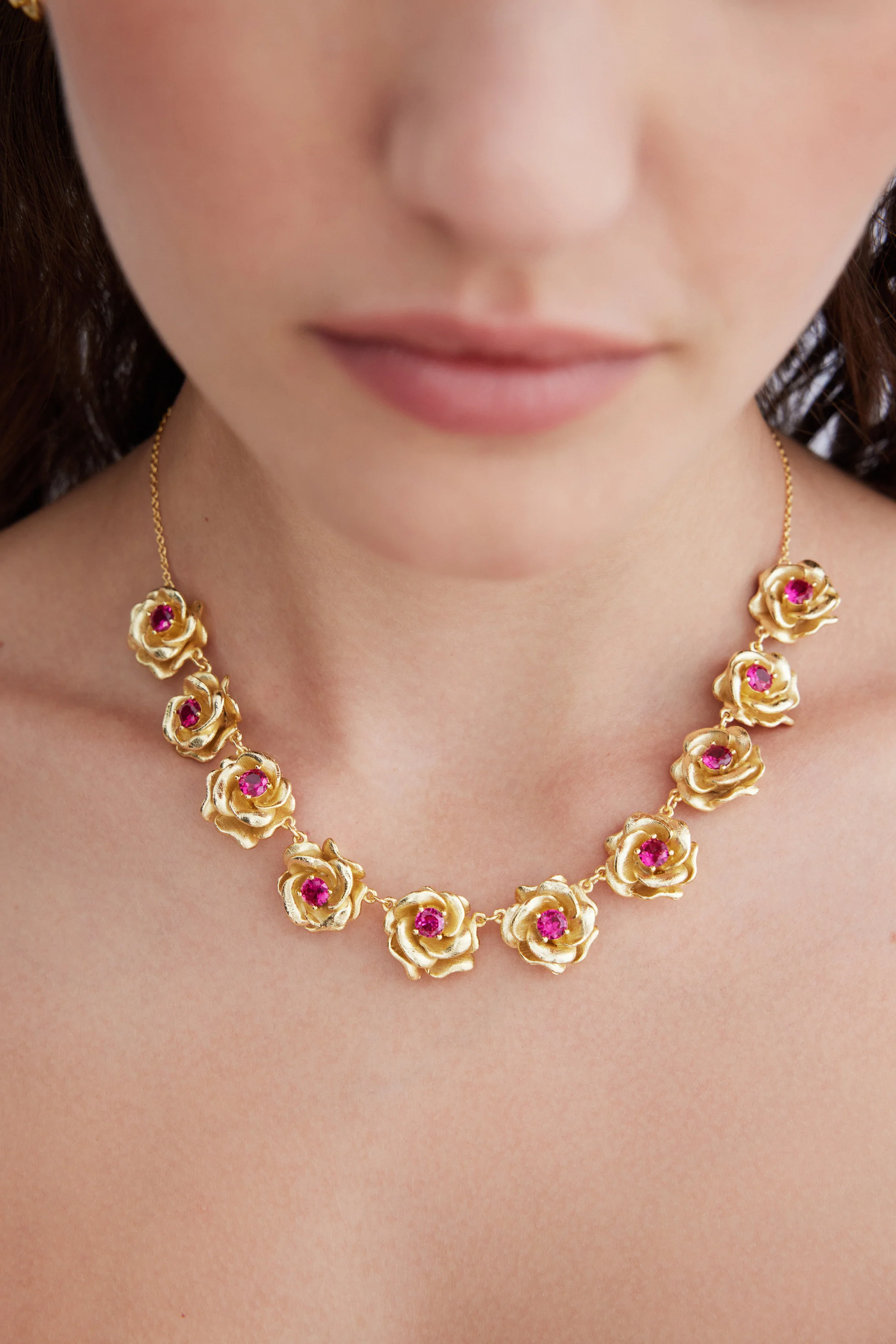 Necklace with Gold Mona Lisa Roses and Pink Stones - Image 4