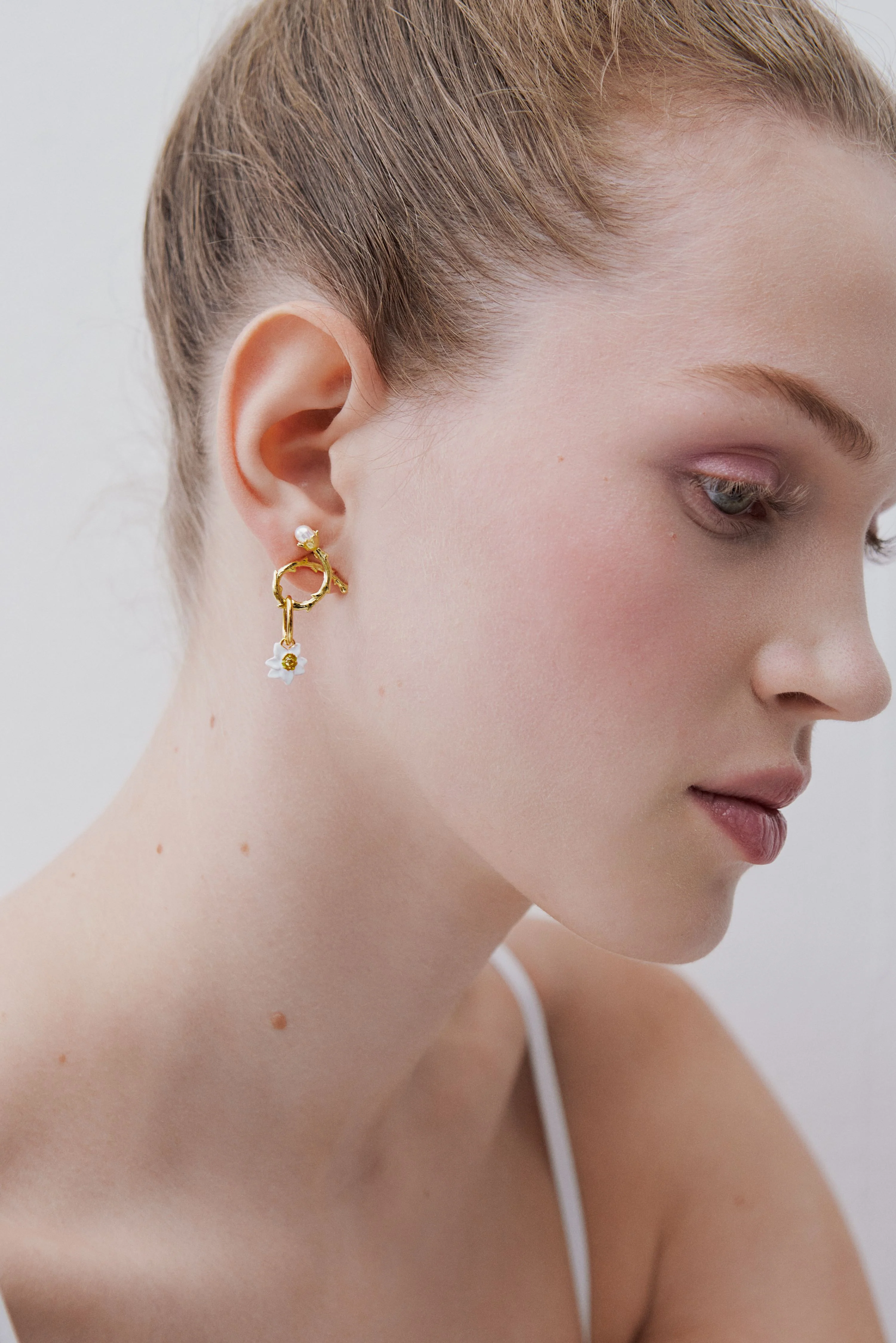 Daffodil Pendant - Excitement and Renewal - Image 2