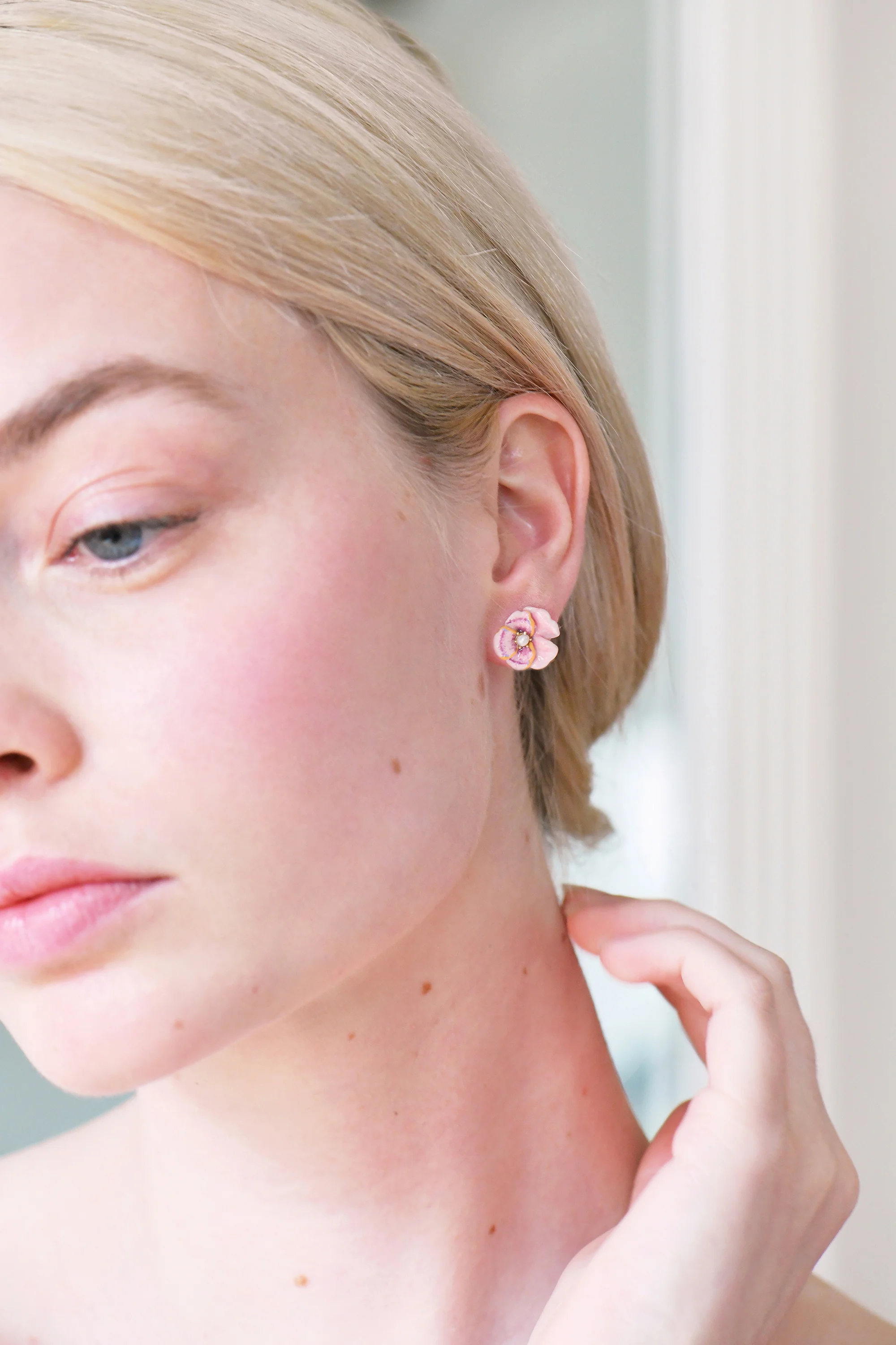 Thousand Pansies Pink pansy and freshwater pearl stud earrings - Image 3