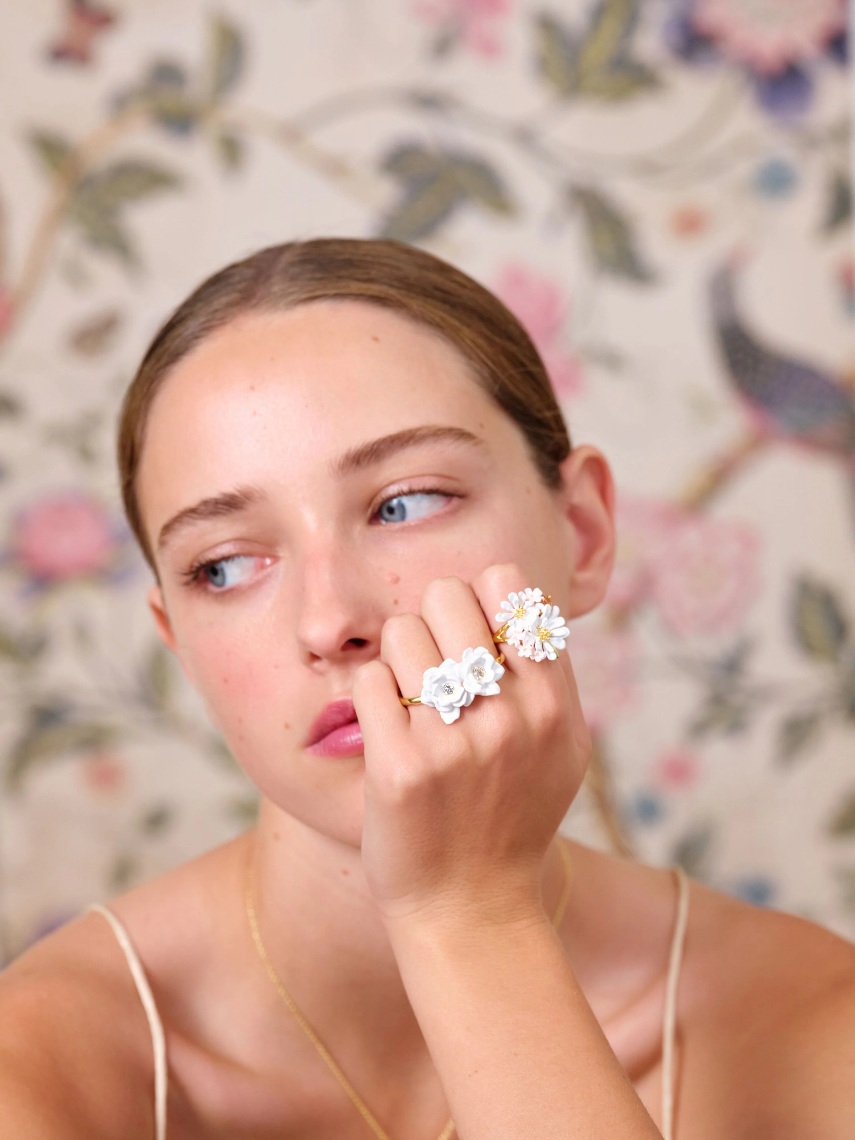 White Flowers Two-Finger Adjustable Ring - Image 4