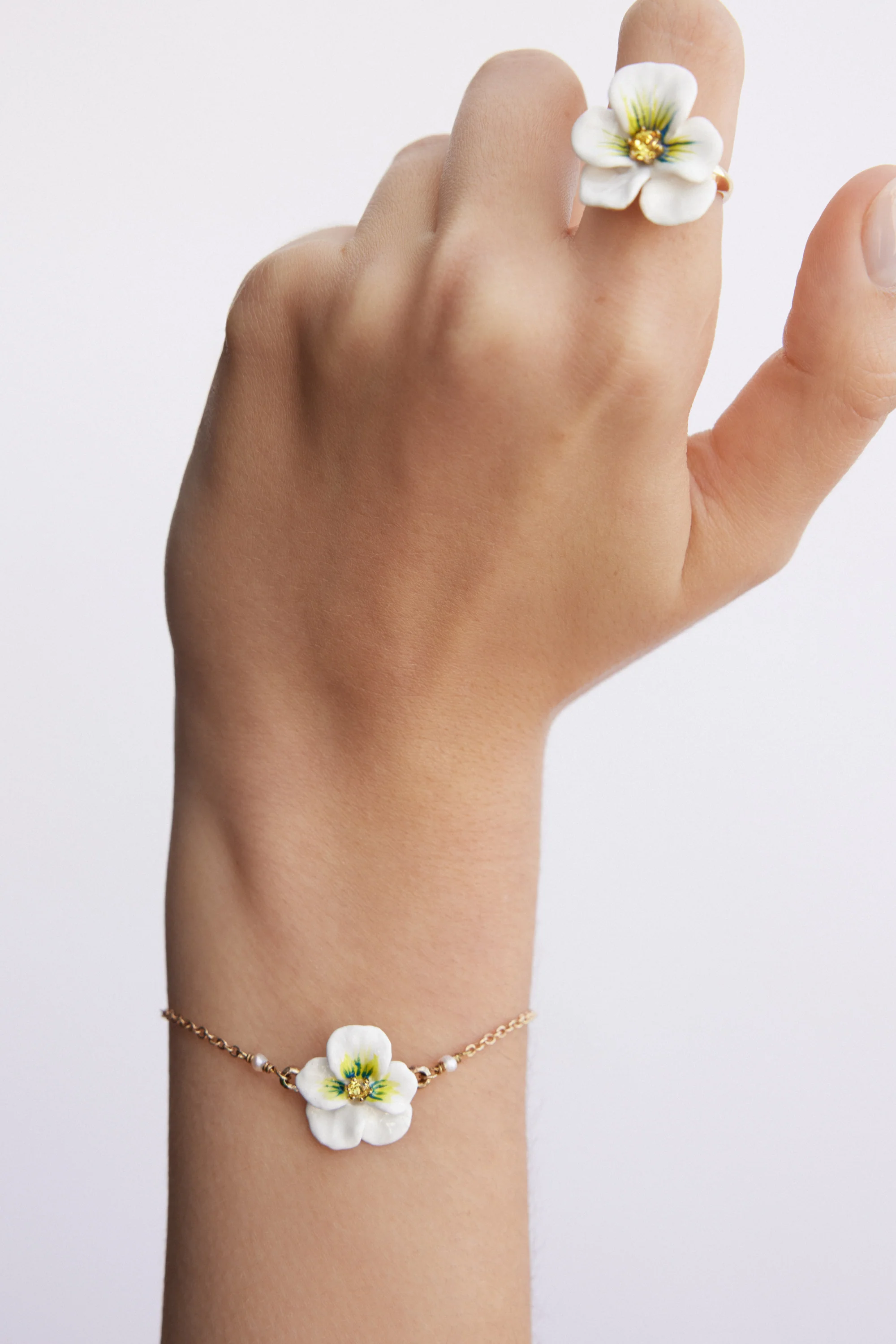 White Pansy and Cut Crystal Bracelet - Image 2