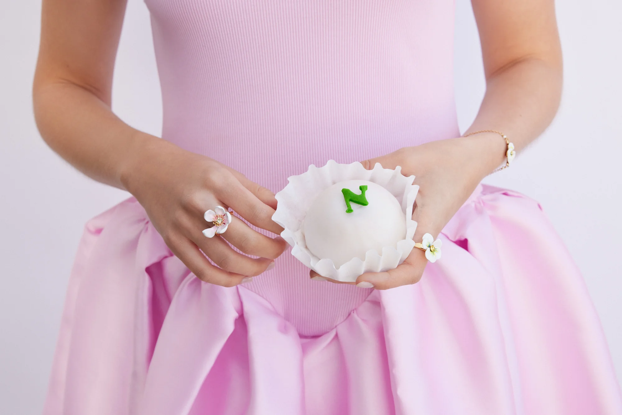 White Pansy and Cut Crystal Bracelet - Image 3